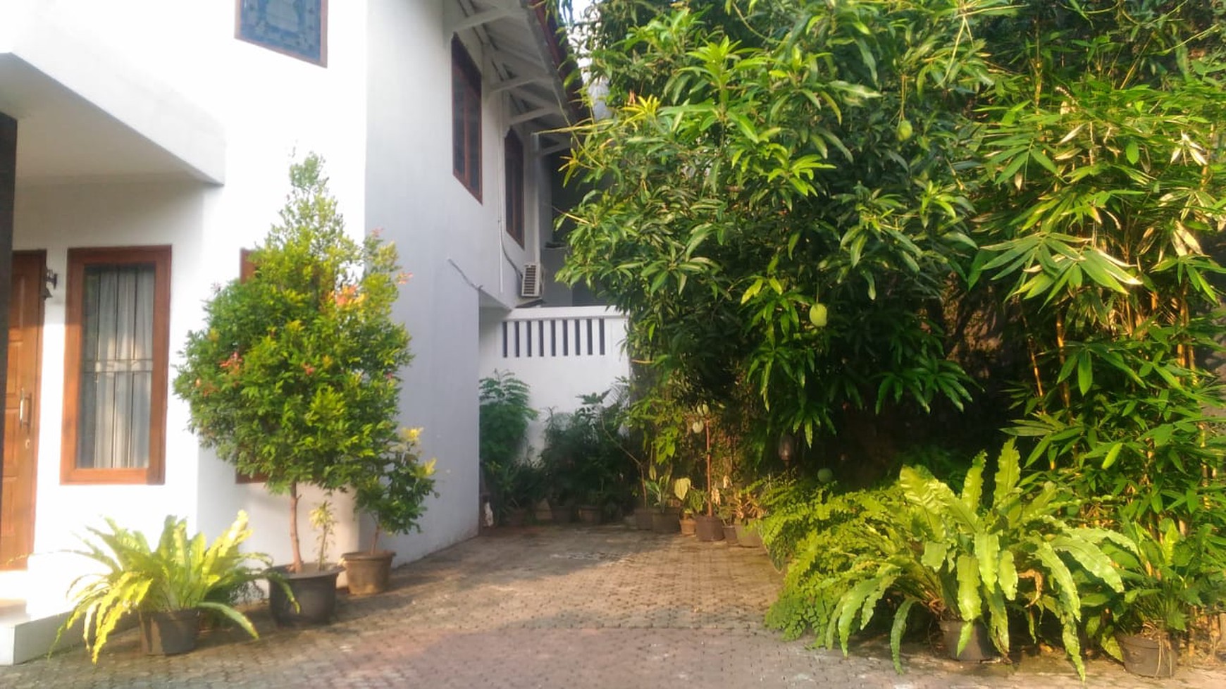 Rumah 2 Lantai di Perumahan Besar & Tenang - Lebak Bulus, Jakarta Selatan