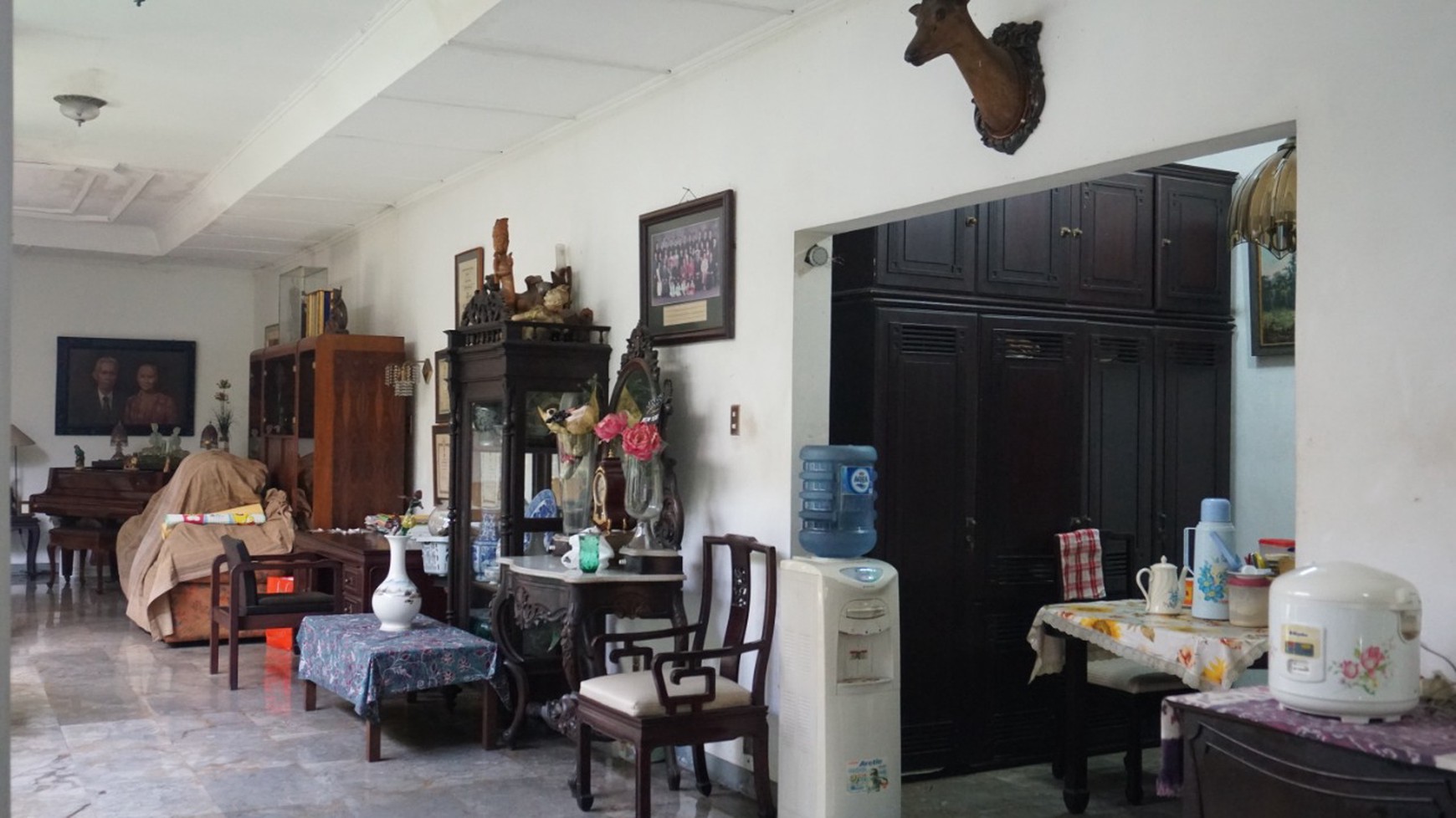 Rumah dengan Taman Pribadi yang Asri - Pejaten, Jakarta Selatan