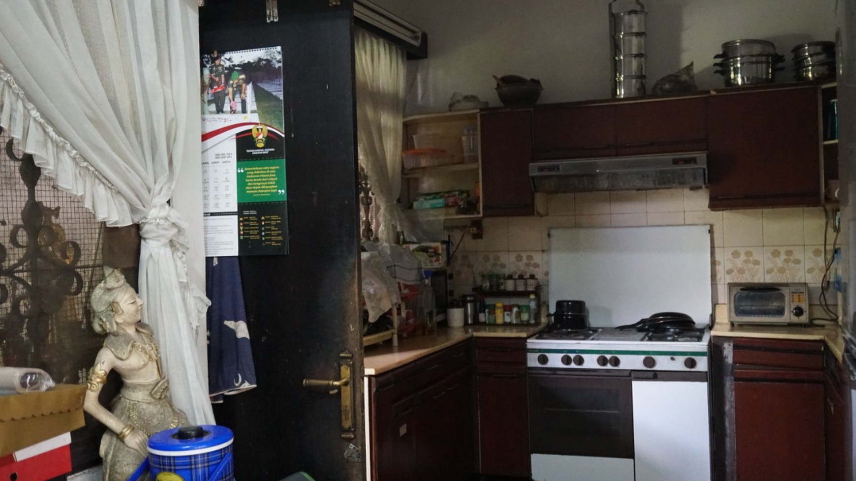 Rumah dengan Taman Pribadi yang Asri - Pejaten, Jakarta Selatan