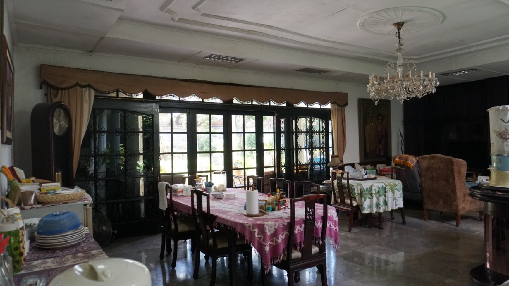 Rumah dengan Taman Pribadi yang Asri - Pejaten, Jakarta Selatan