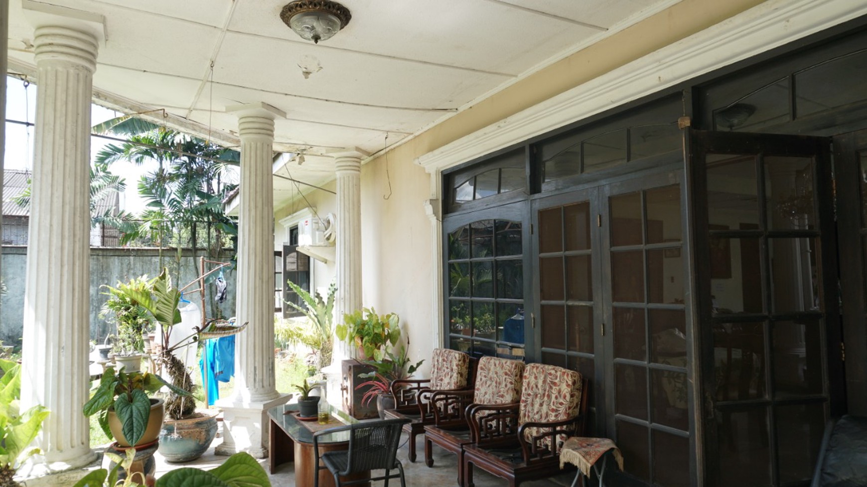 Rumah dengan Taman Pribadi yang Asri - Pejaten, Jakarta Selatan