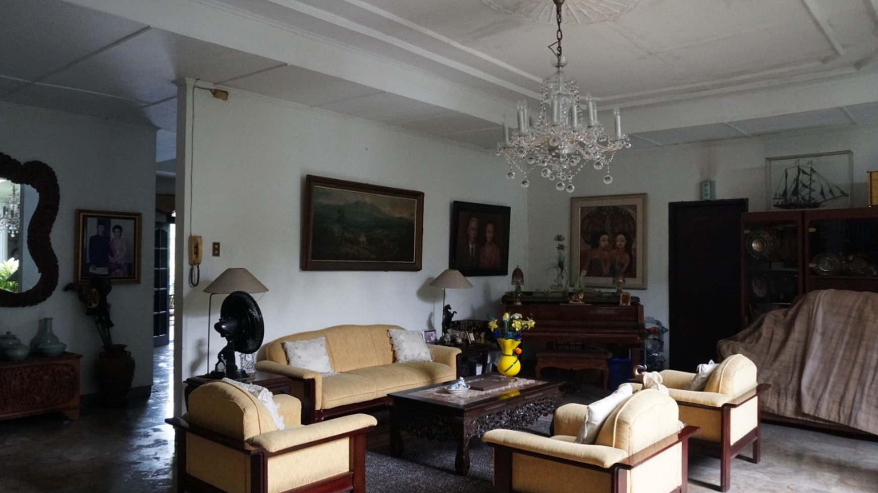 Rumah dengan Taman Pribadi yang Asri - Pejaten, Jakarta Selatan