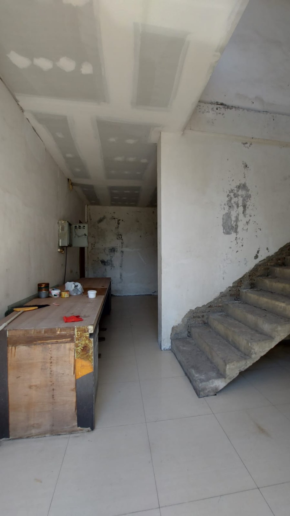 Lahan & Rumah Luas Strategis di Tengah Kota Surabaya - Hadap Barat