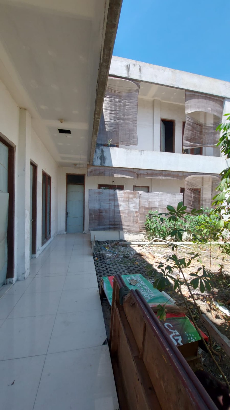 Dijual Rumah & Lahan Besar SHM Strategis Surabaya