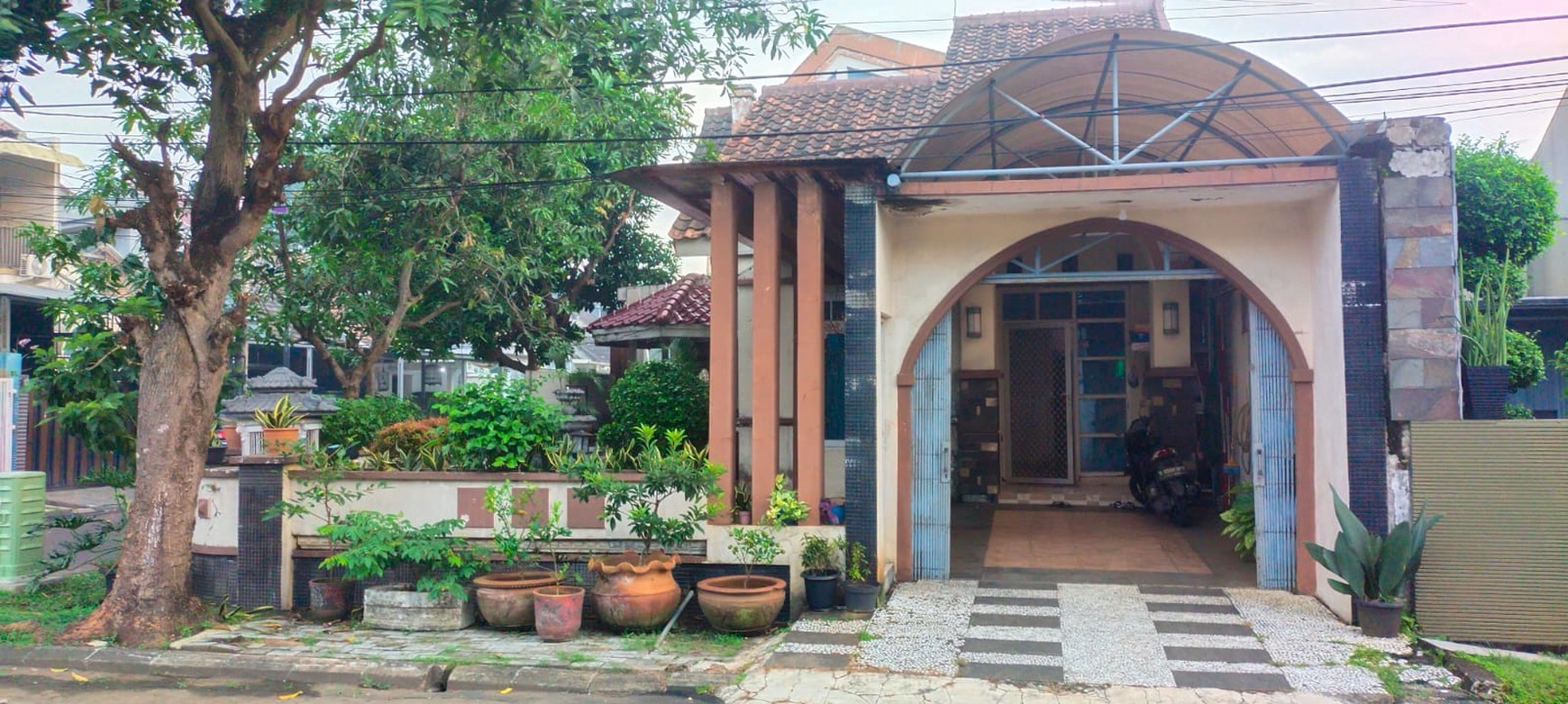 Ruma 2 Lantai Siap Huni di Villa Dago Pamulang dengan KT 4 KM 3 Surat SHM.