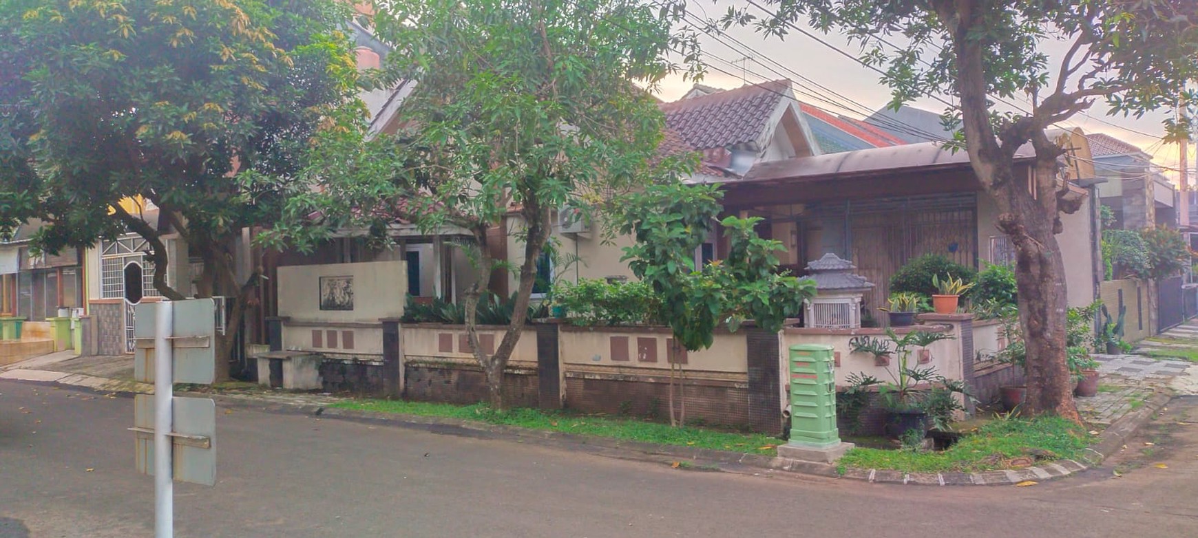 Ruma 2 Lantai Siap Huni di Villa Dago Pamulang dengan KT 4 KM 3 Surat SHM.