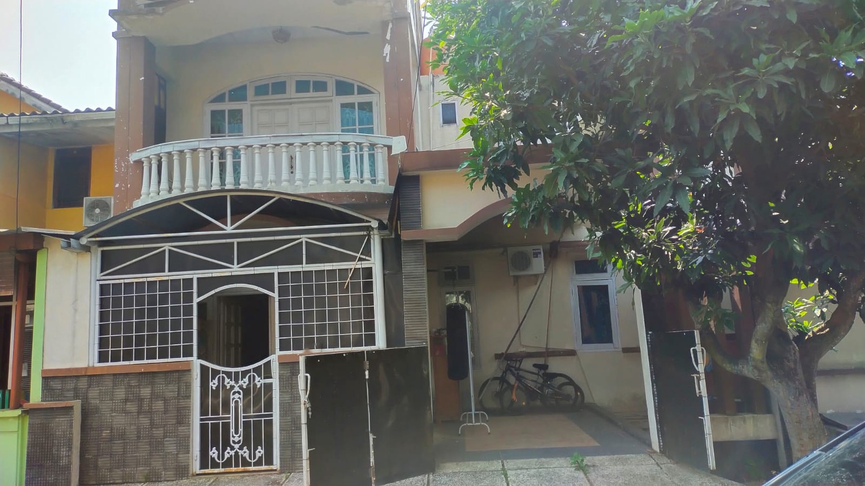 Ruma 2 Lantai Siap Huni di Villa Dago Pamulang dengan KT 4 KM 3 Surat SHM.