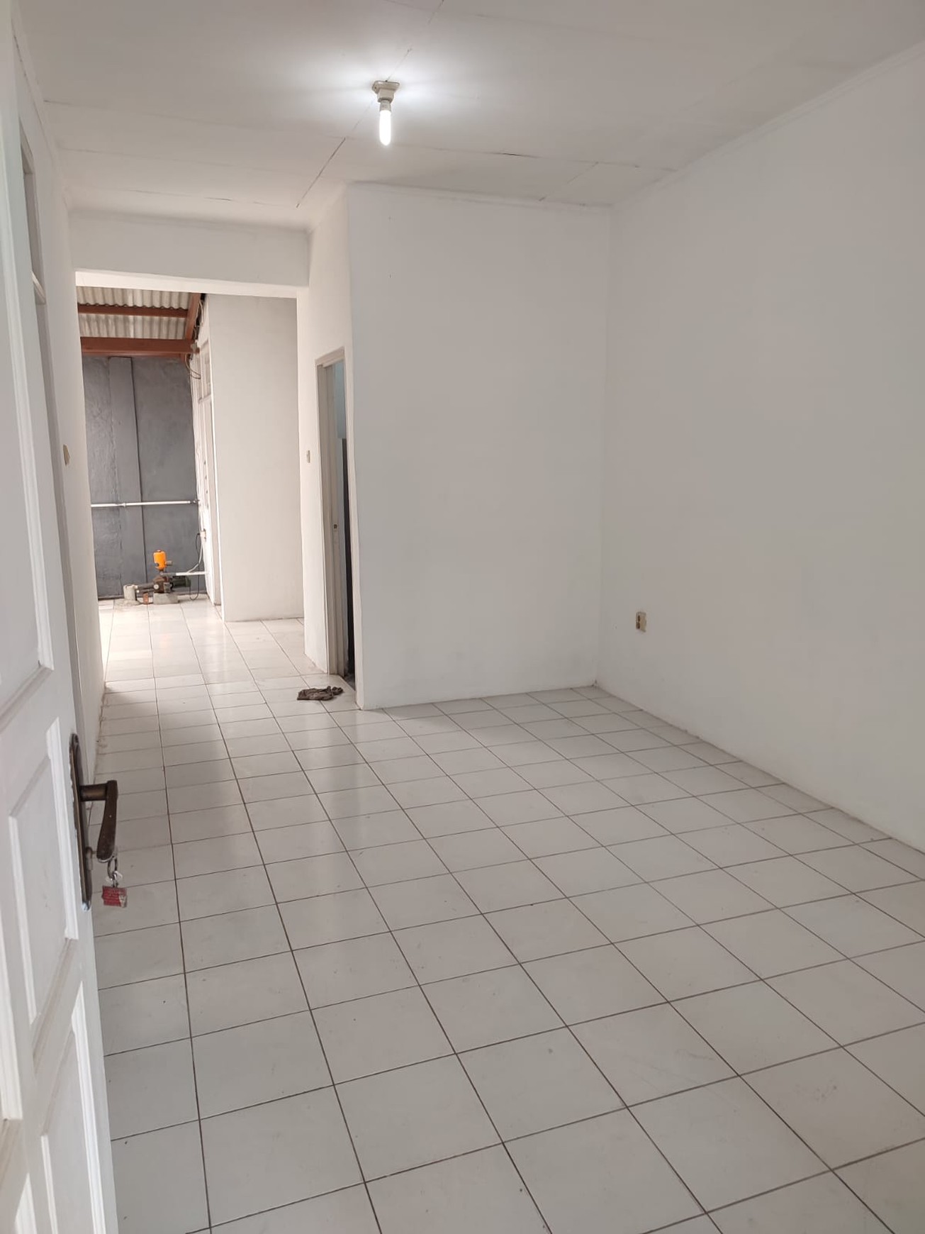Rumah Bersih Siap Huni KT 2 KM 1 Surat SHM Lokasi Strategis@Ciputat