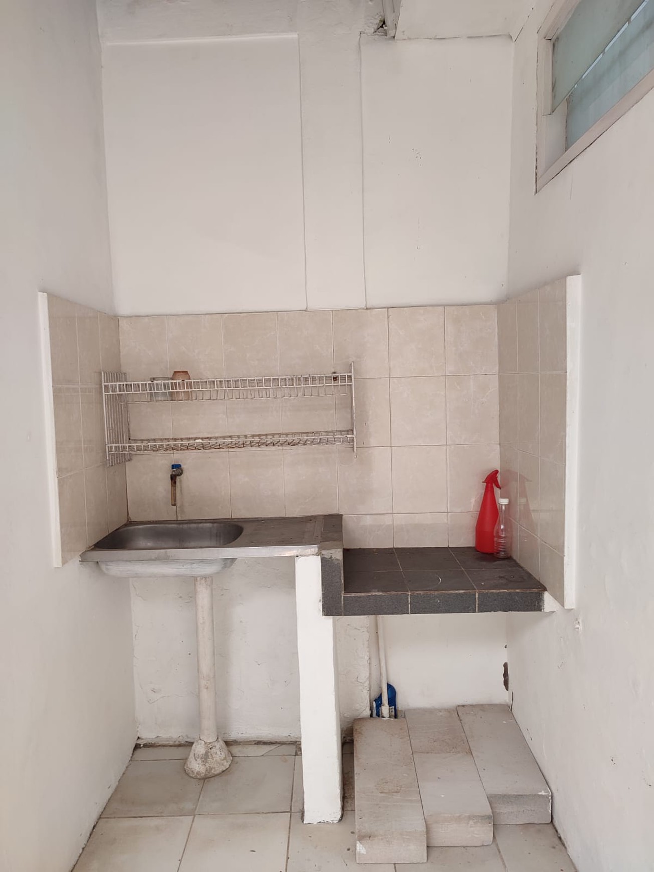 Rumah Bersih Siap Huni KT 2 KM 1 Surat SHM Lokasi Strategis@Ciputat