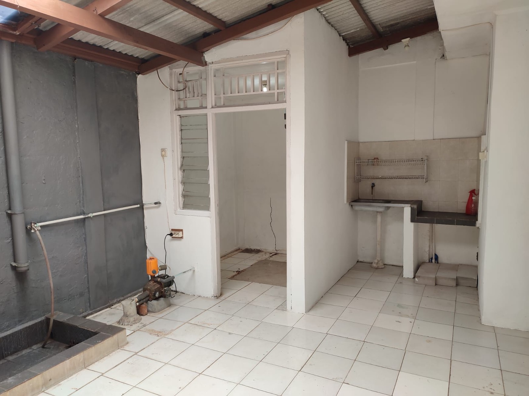 Rumah Bersih Siap Huni KT 2 KM 1 Surat SHM Lokasi Strategis@Ciputat