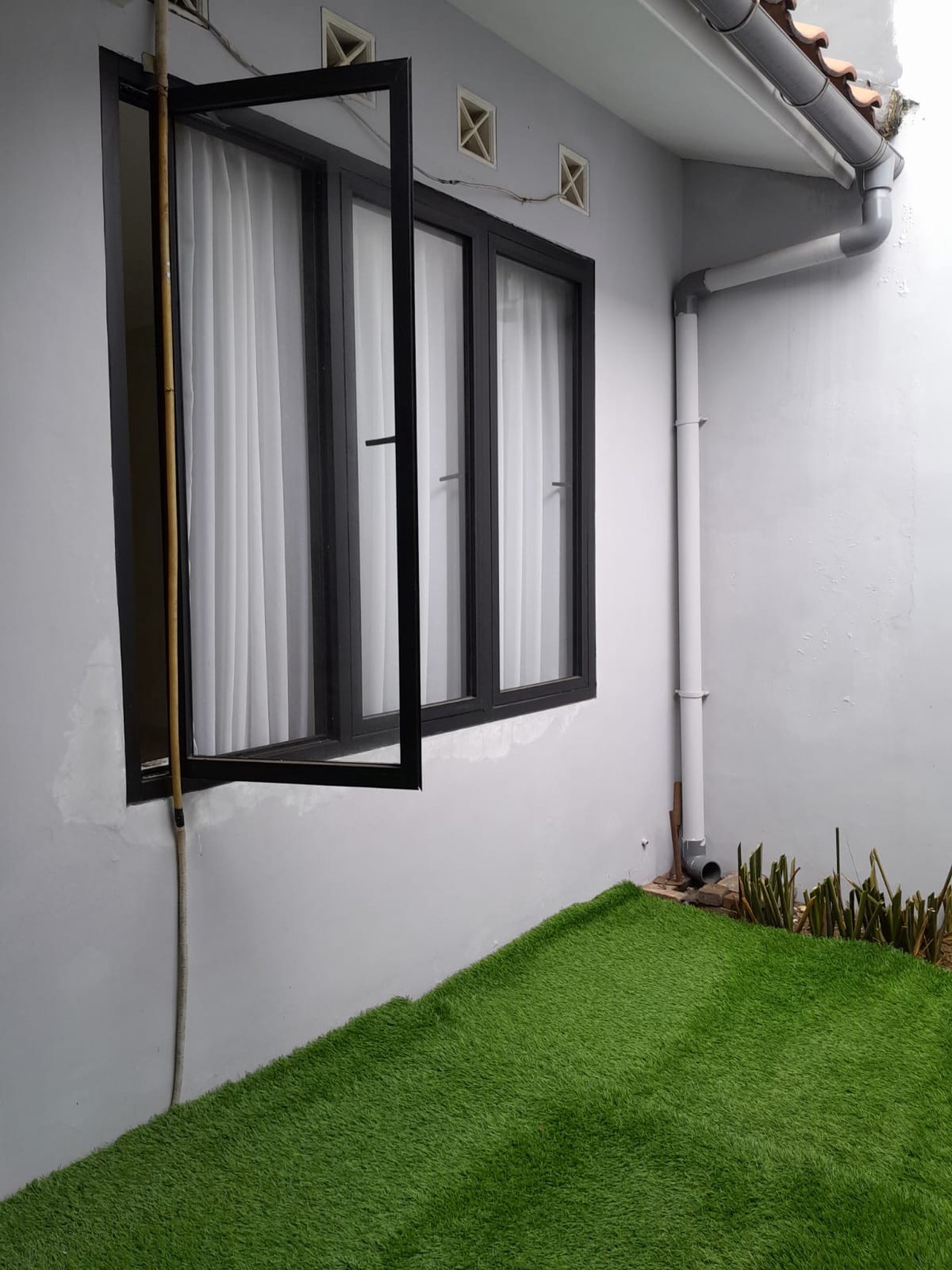 Rumah dengan halaman asri di dalam rumah kawasan Puri Bintaro Sektor 9