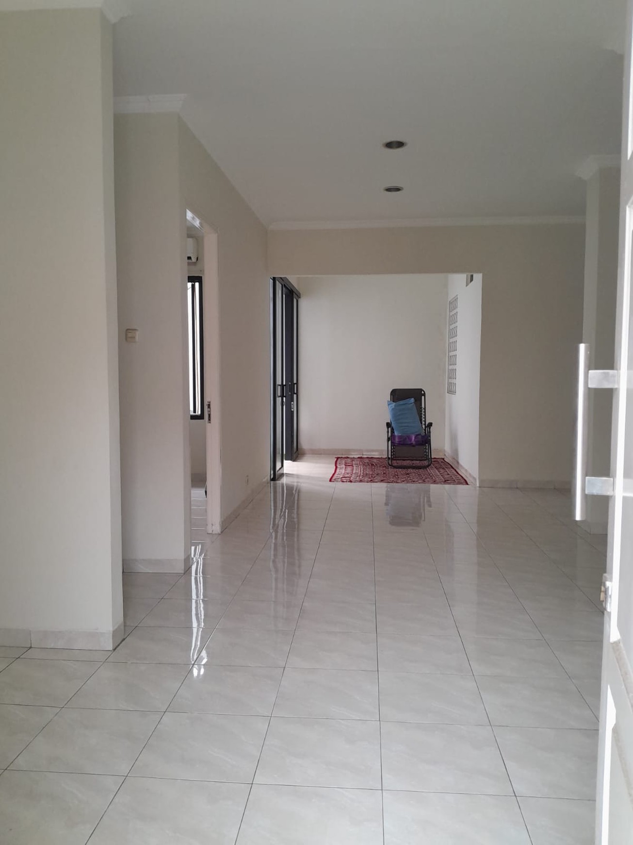 Rumah dengan halaman asri di dalam rumah kawasan Puri Bintaro Sektor 9