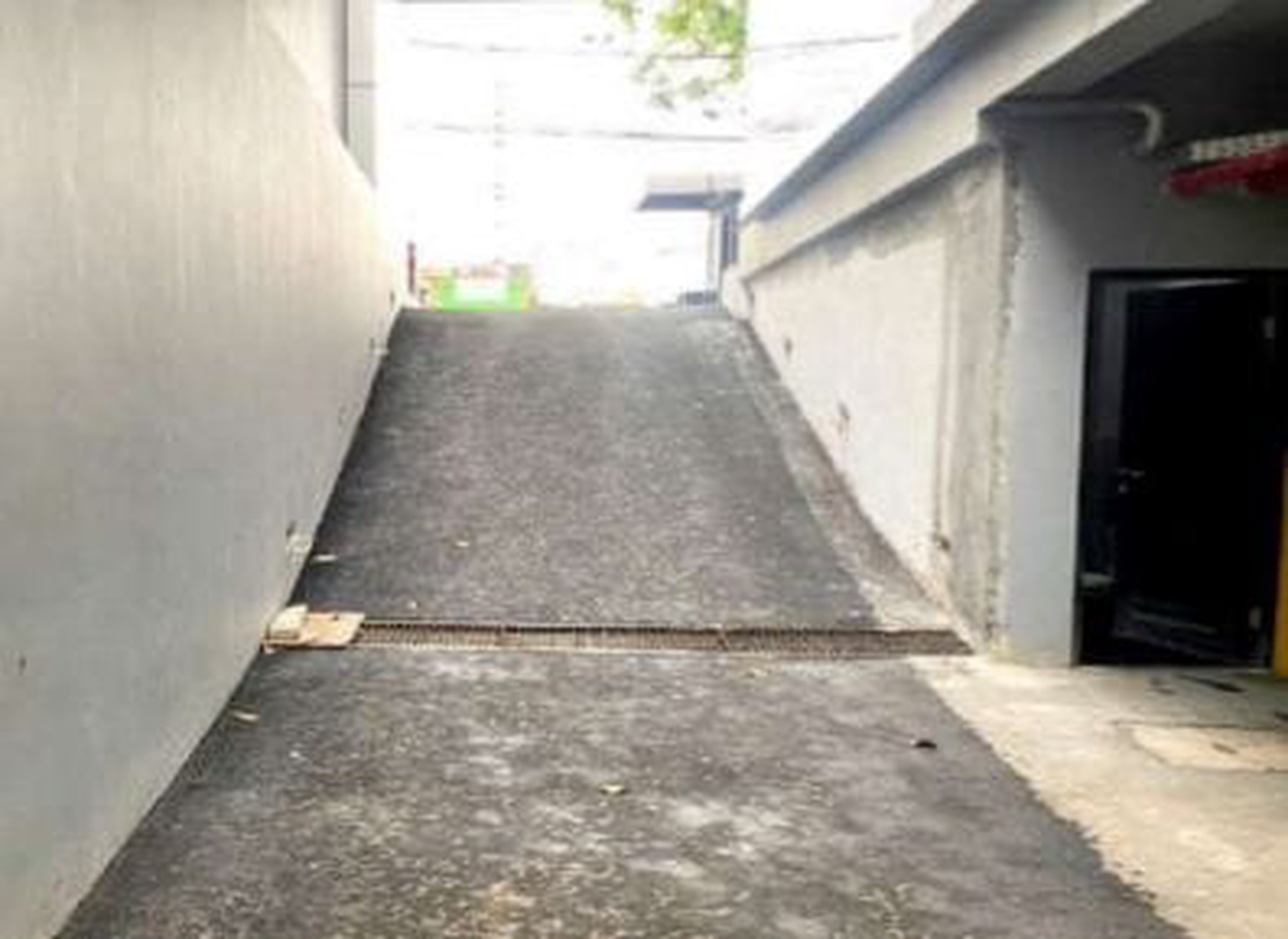 Gedung 6½ Lantai di Warung Buncit Jakarta Selatan