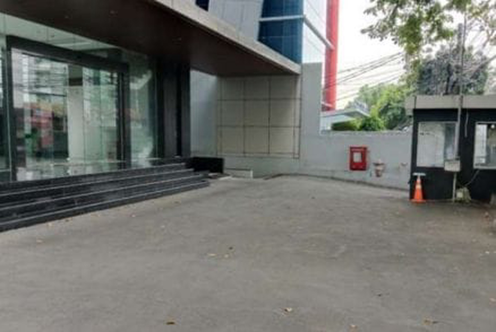 Gedung 6½ Lantai di Warung Buncit Jakarta Selatan