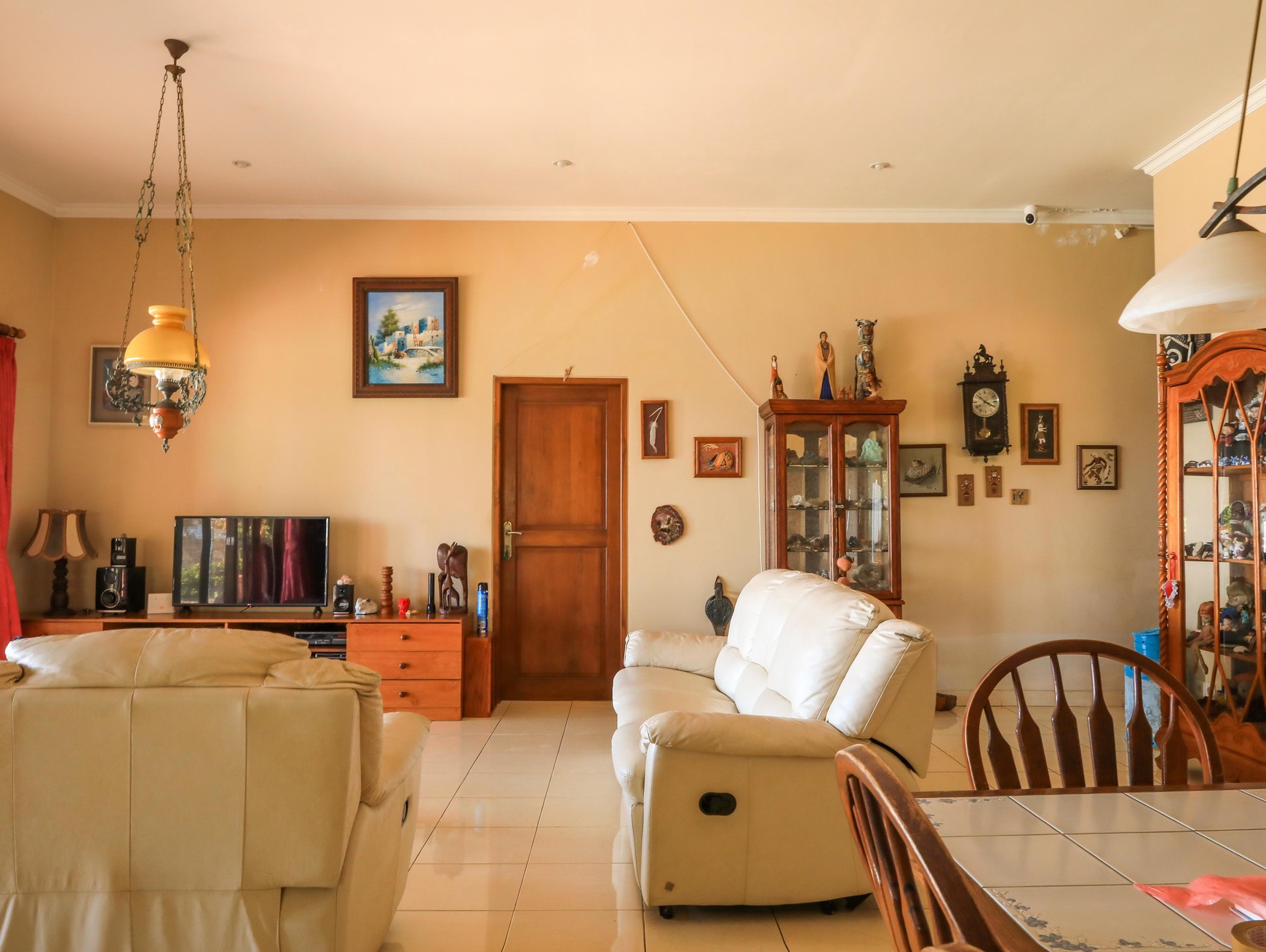 BEACHFRONT VILLA IN LOVINA WITH PRIVATE POOL AND GUEST HOUSE
