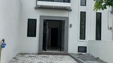 Dijual Rumah 2 lantai di Rungkut Menanggal Selatan Surabaya