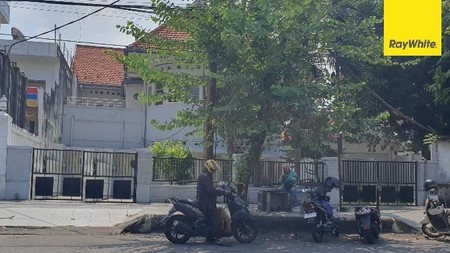 Disewakan Rumah Pusat Kota di Jalan Raya Kartini Surabaya
