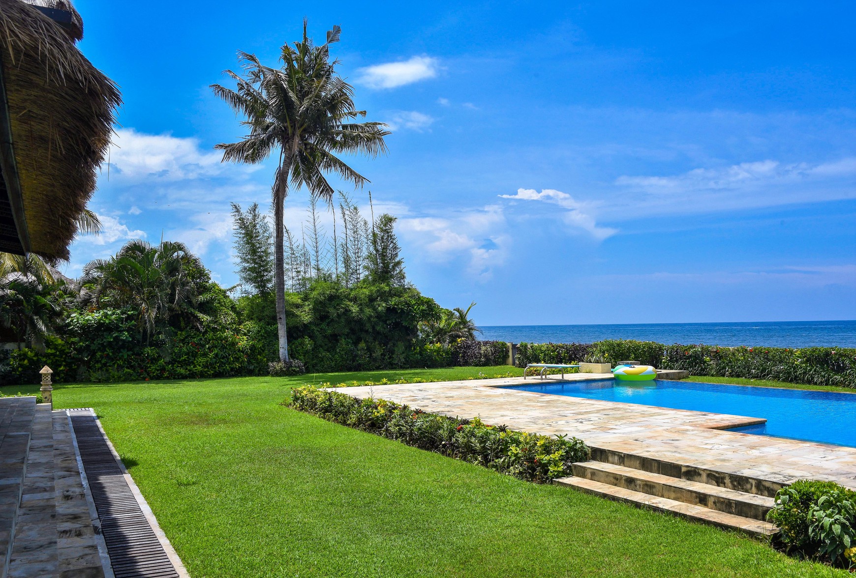 BEACHFRONT VILLA IN LOVINA WITH PANORAMIC OCEAN VIEWS