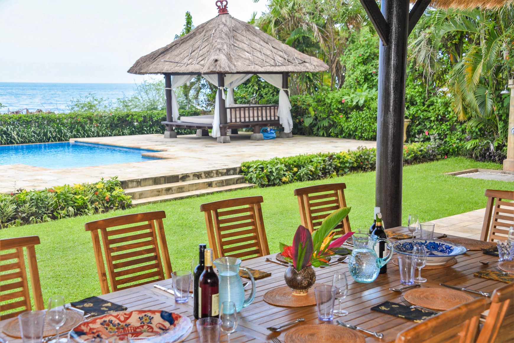 BEACHFRONT VILLA IN LOVINA WITH PANORAMIC OCEAN VIEWS