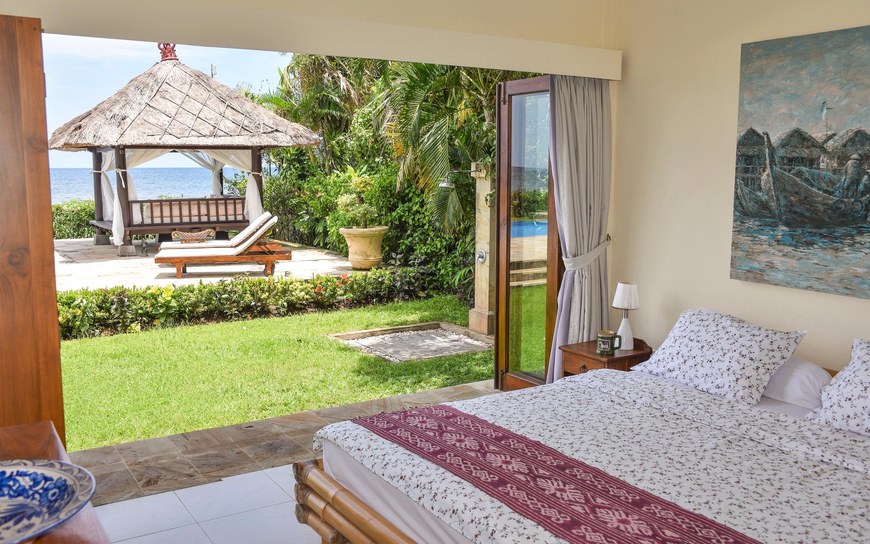 BEACHFRONT VILLA IN LOVINA WITH PANORAMIC OCEAN VIEWS