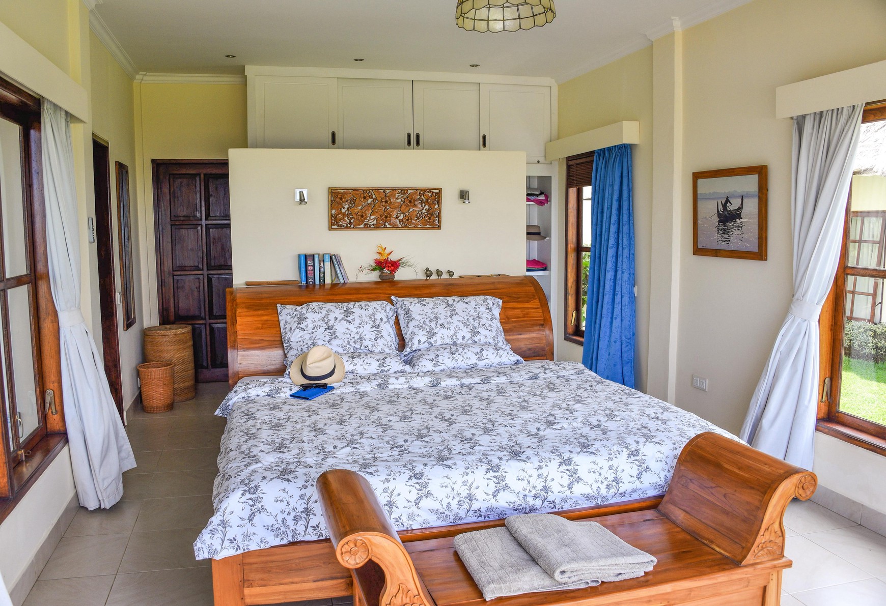 BEACHFRONT VILLA IN LOVINA WITH PANORAMIC OCEAN VIEWS