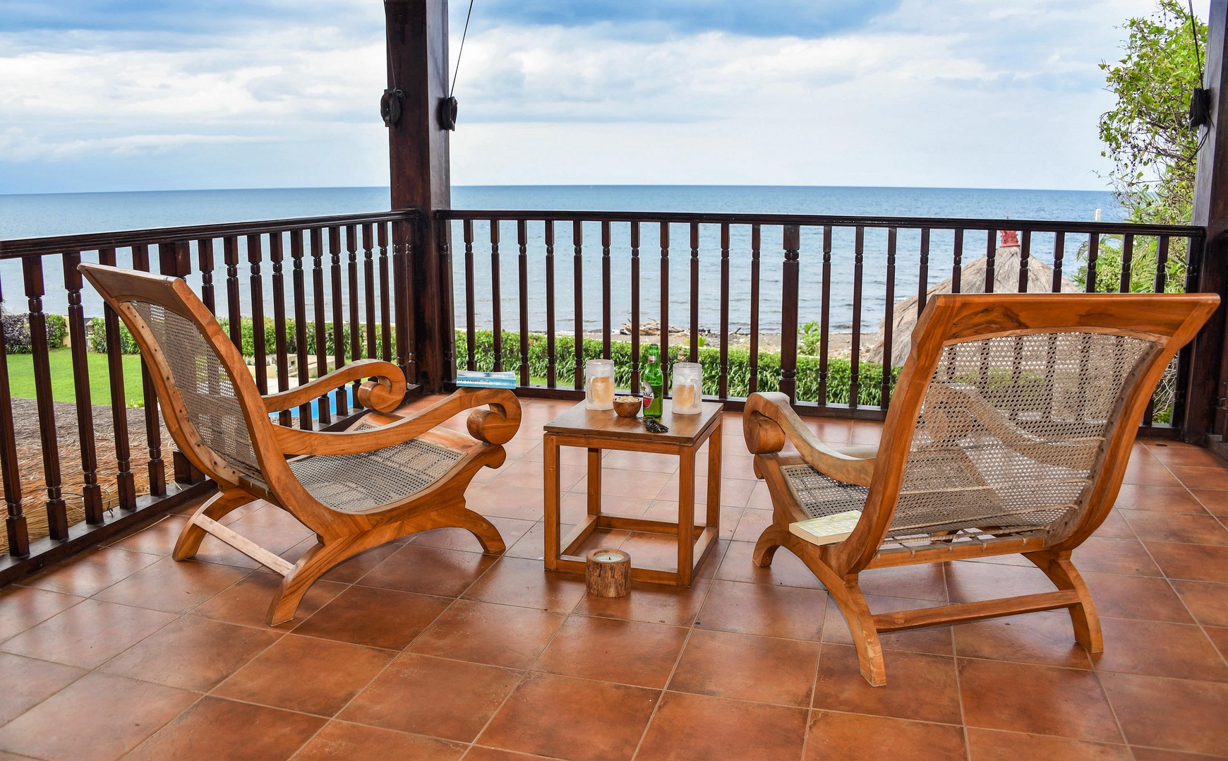 BEACHFRONT VILLA IN LOVINA WITH PANORAMIC OCEAN VIEWS