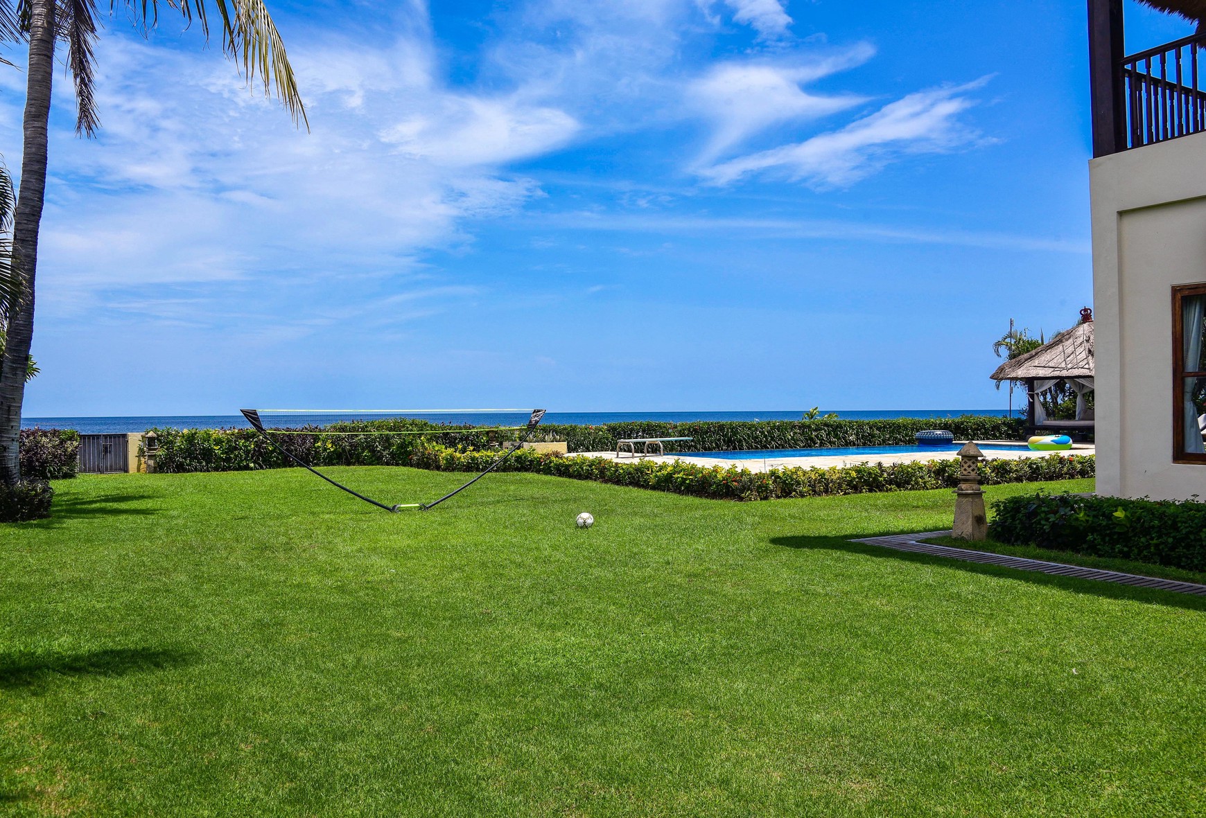 BEACHFRONT VILLA IN LOVINA WITH PANORAMIC OCEAN VIEWS