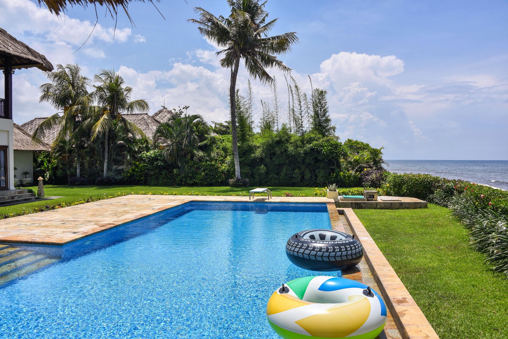 BEACHFRONT VILLA IN LOVINA WITH PANORAMIC OCEAN VIEWS