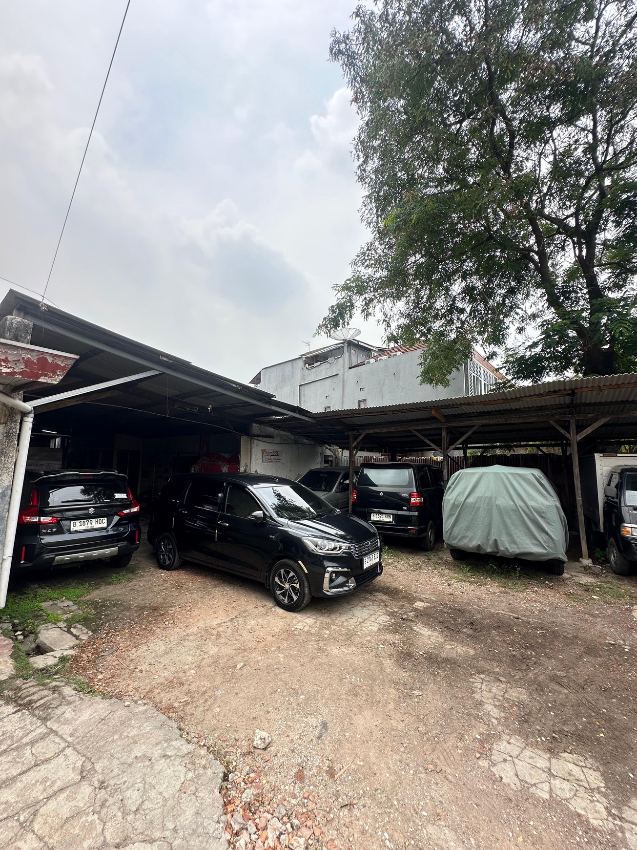 Dijual sebidang Tanah + Rumah & Gudang di Palmerah Barat Jakarta Barat