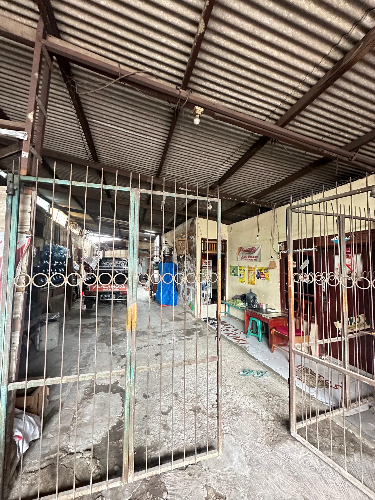Dijual sebidang Tanah + Rumah & Gudang di Palmerah Barat Jakarta Barat