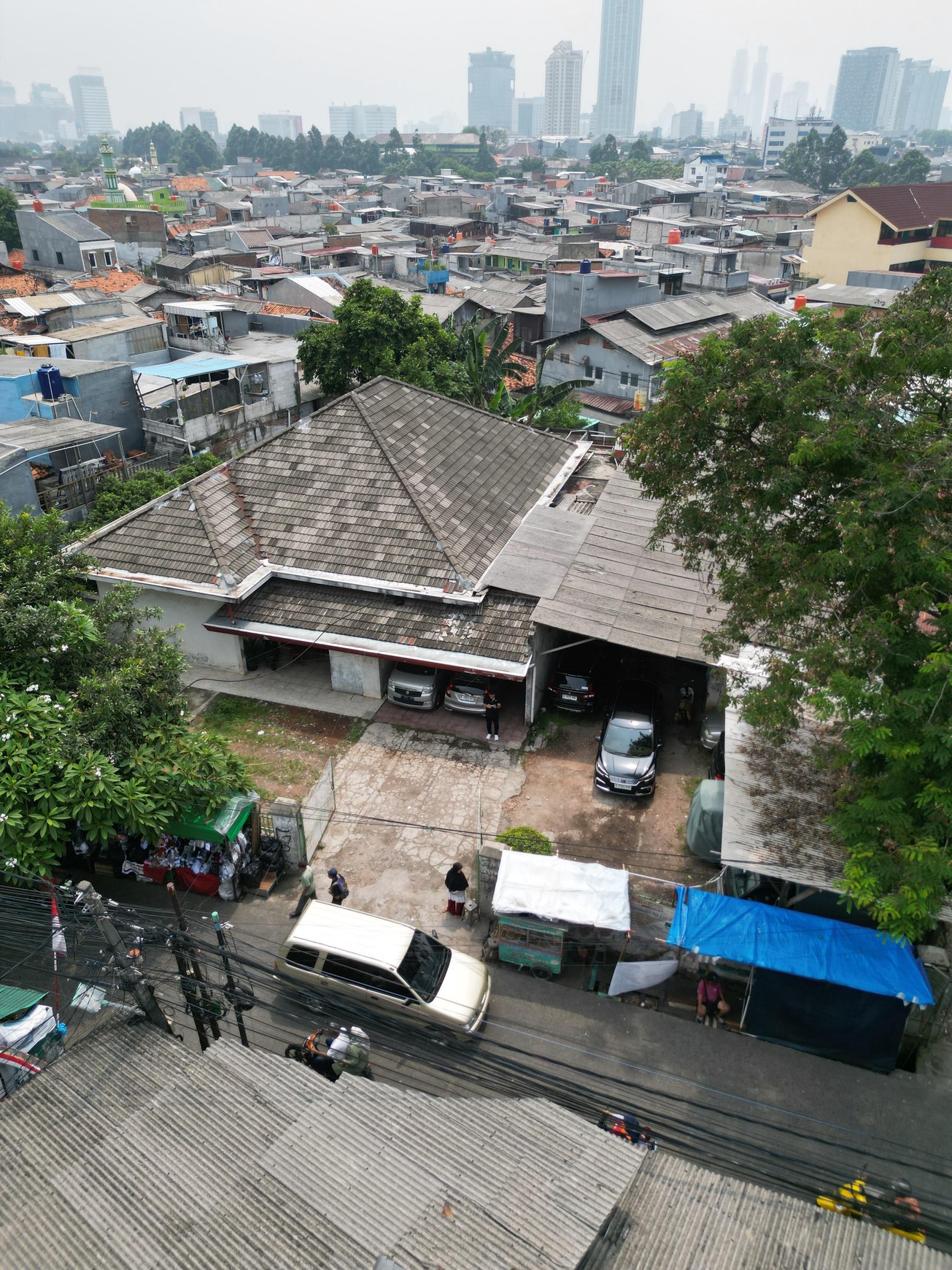 Dijual sebidang Tanah + Rumah & Gudang di Palmerah Barat Jakarta Barat