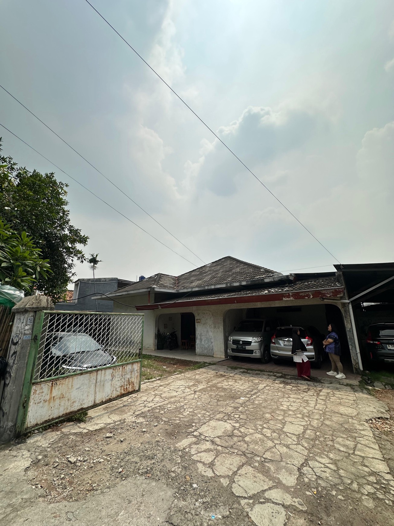 Dijual sebidang Tanah + Rumah & Gudang di Palmerah Barat Jakarta Barat