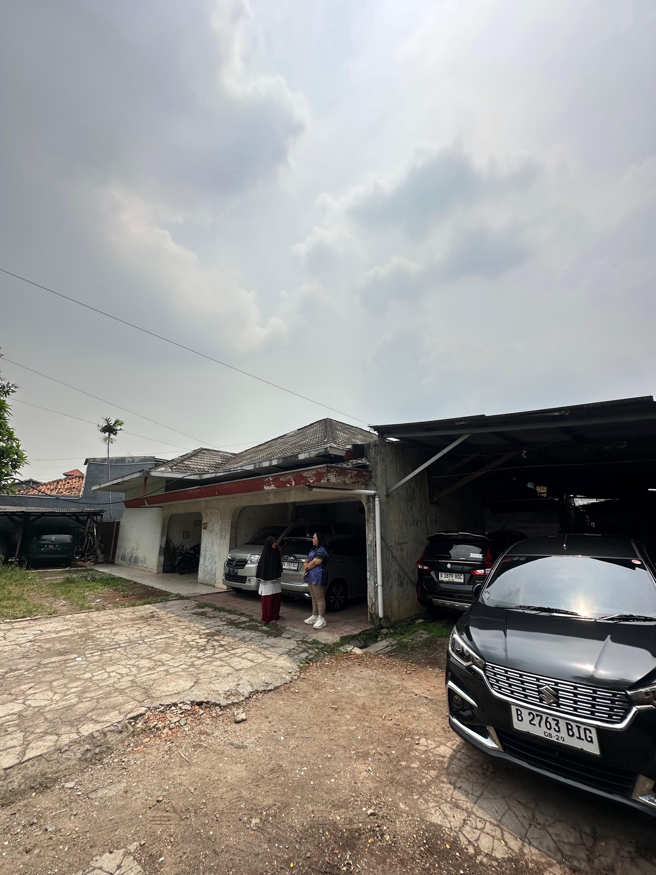 Dijual sebidang Tanah + Rumah & Gudang di Palmerah Barat Jakarta Barat