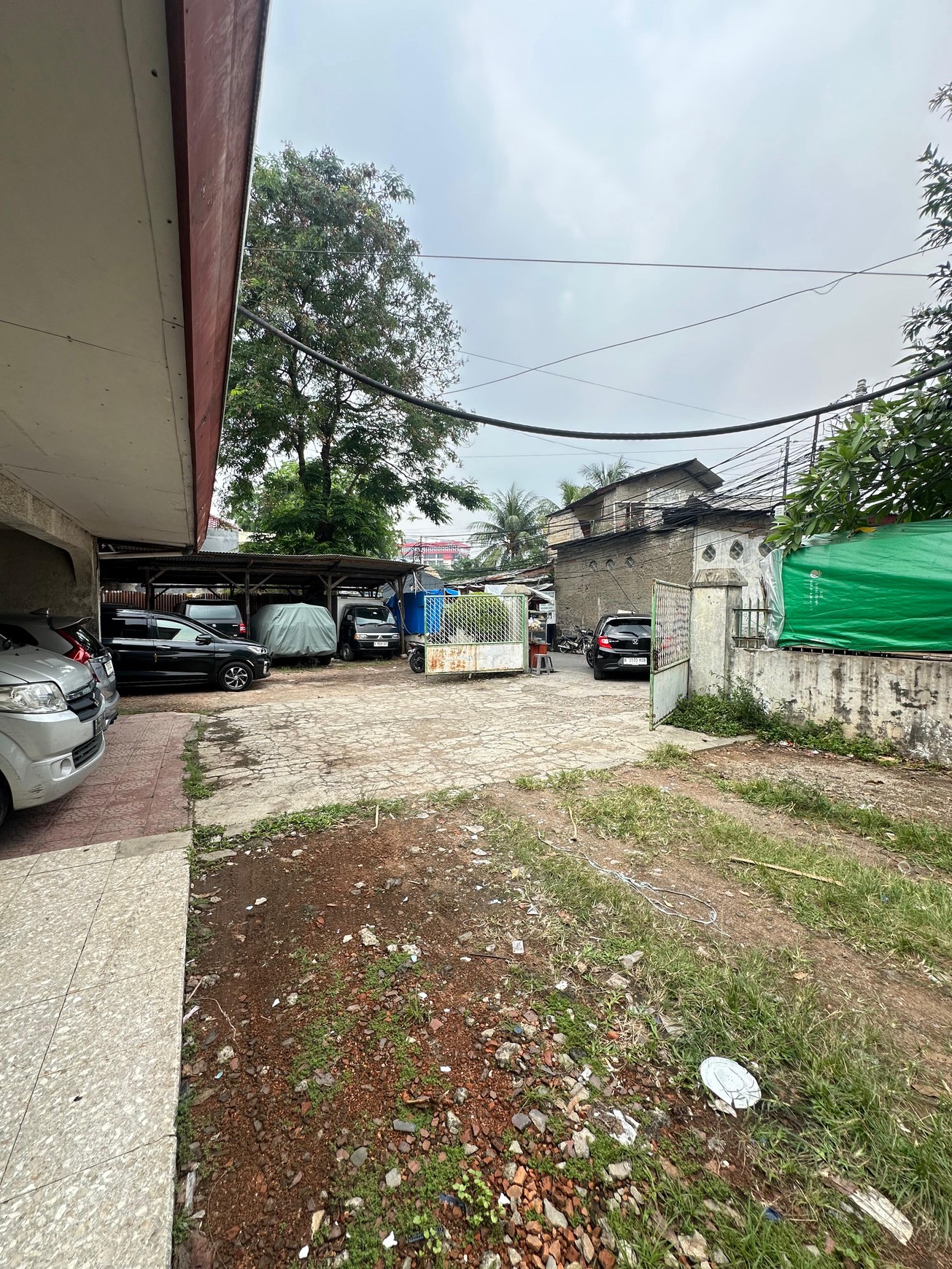 Dijual sebidang Tanah + Rumah & Gudang di Palmerah Barat Jakarta Barat