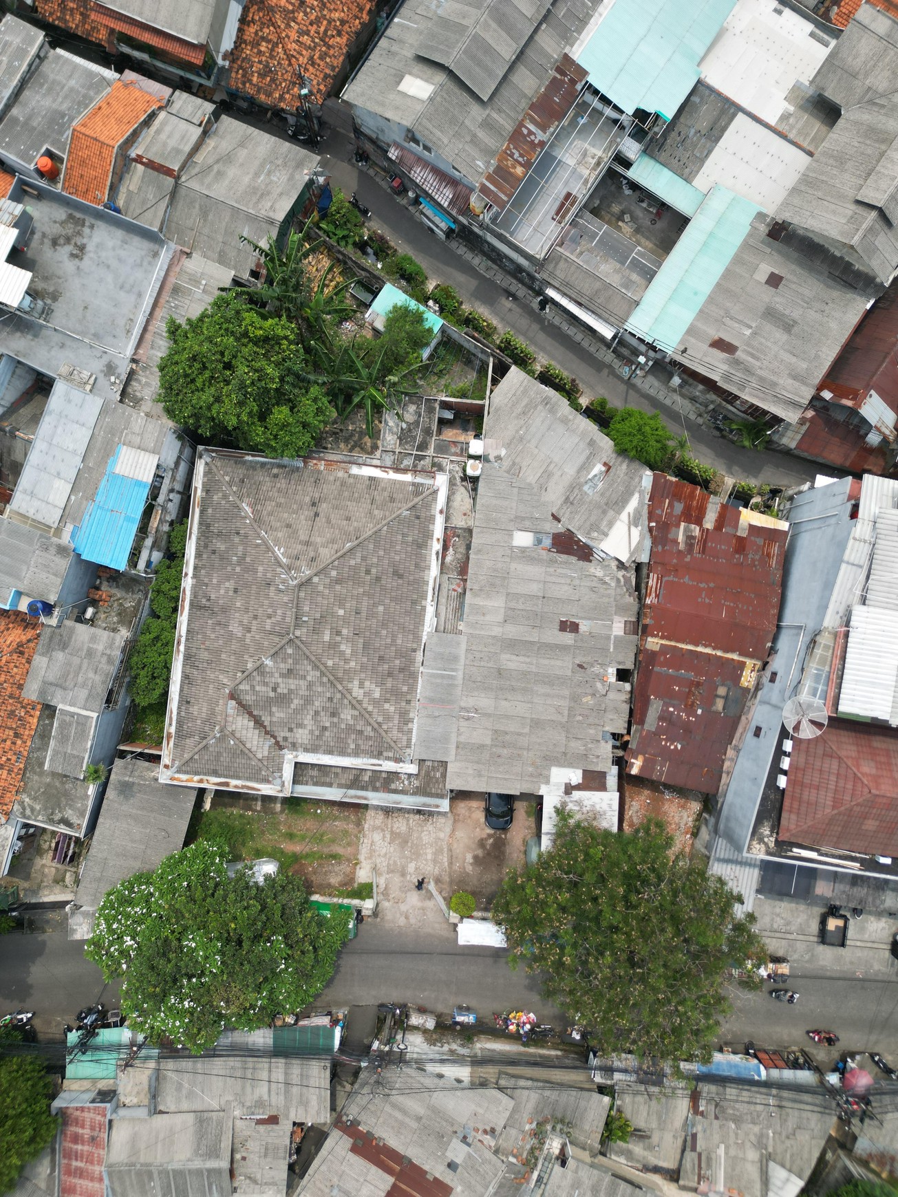 Dijual sebidang Tanah + Rumah & Gudang di Palmerah Barat Jakarta Barat