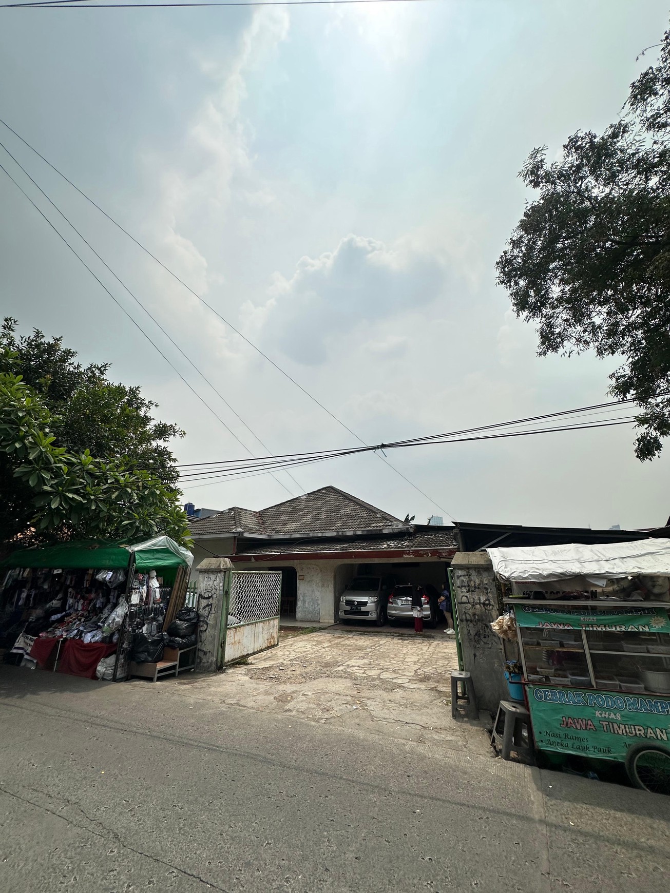 Dijual sebidang Tanah + Rumah & Gudang di Palmerah Barat Jakarta Barat