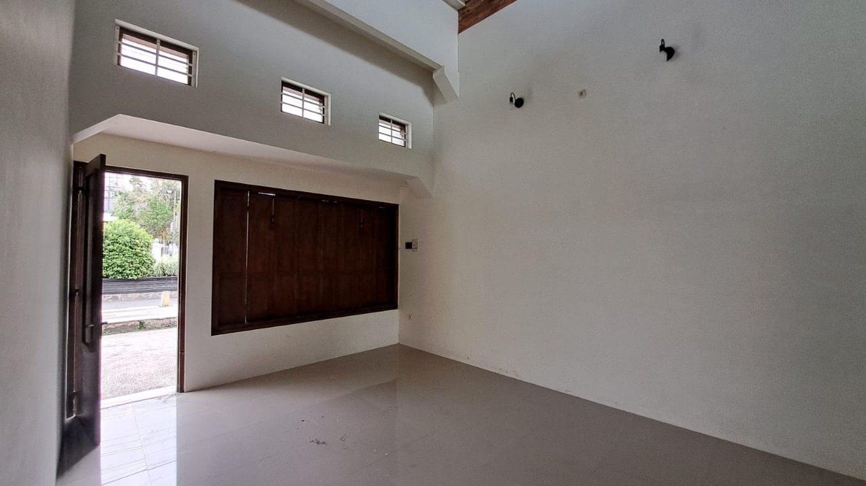 Disewakan Ruko 3 Lantai Lokasi Strategis di Kawasan Bisnis Kota Magelang 