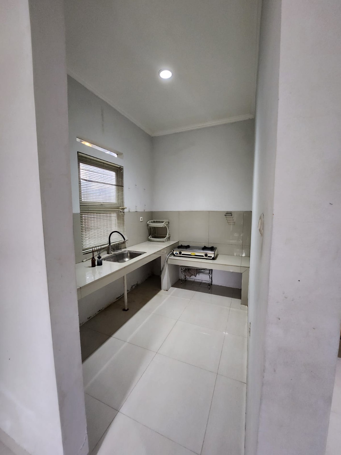 Rumah minimalis bagus, kemanan 24 Jam Lokasi strategis dekat ST. Sudimara