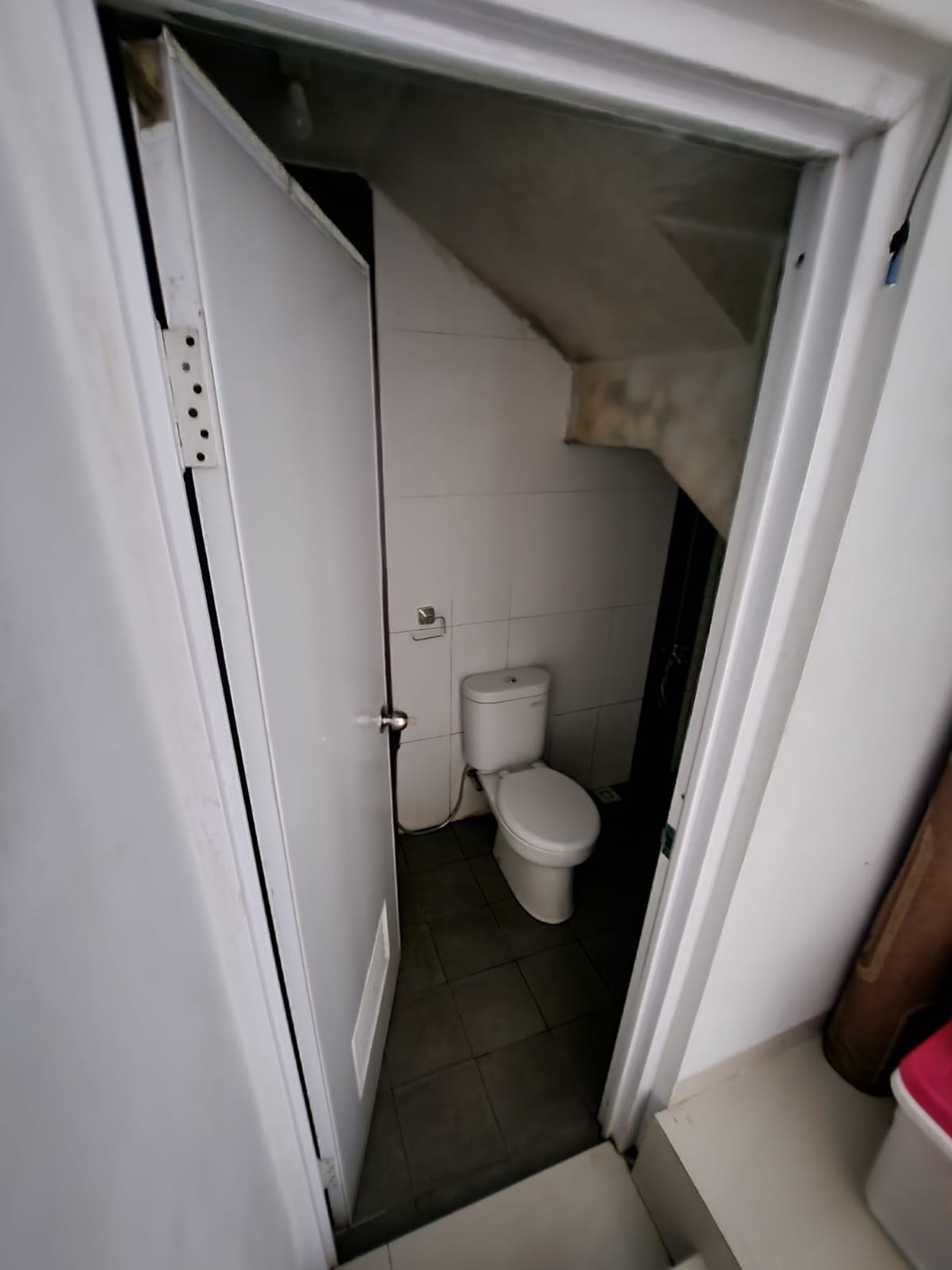 Rumah minimalis bagus, kemanan 24 Jam Lokasi strategis dekat ST. Sudimara