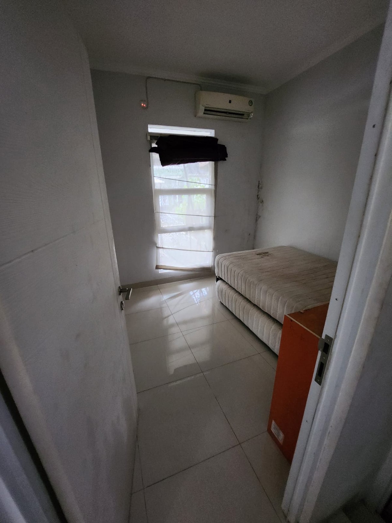 Rumah minimalis bagus, kemanan 24 Jam Lokasi strategis dekat ST. Sudimara