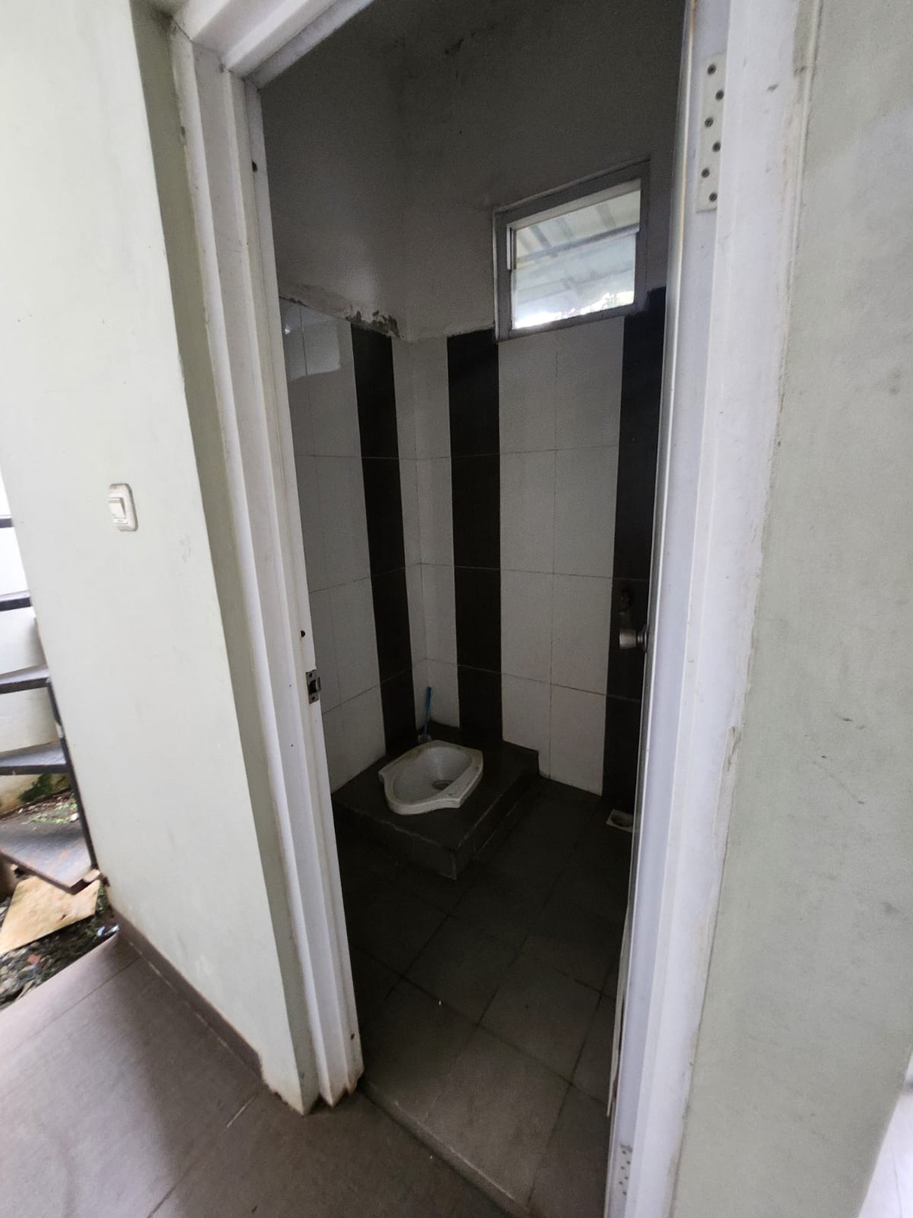 Rumah minimalis bagus, kemanan 24 Jam Lokasi strategis dekat ST. Sudimara