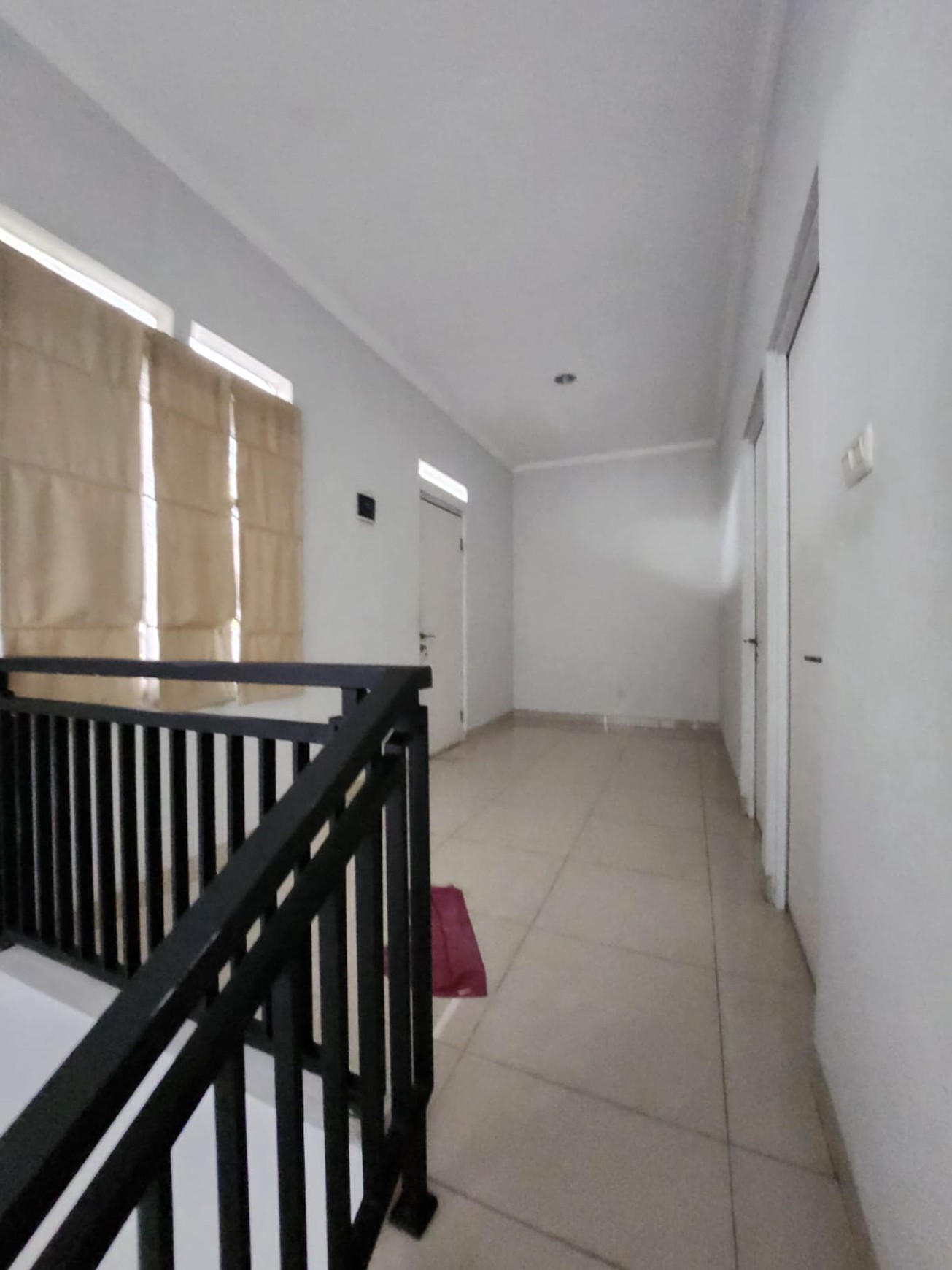 Rumah minimalis bagus, kemanan 24 Jam Lokasi strategis dekat ST. Sudimara