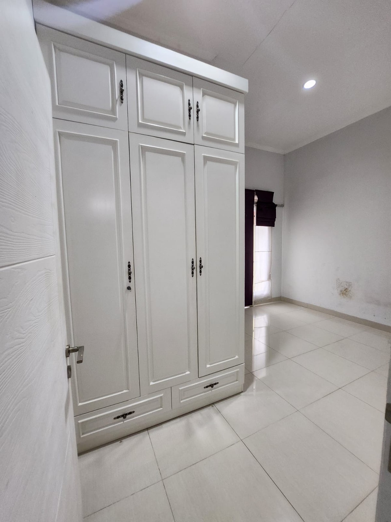 Rumah minimalis bagus, kemanan 24 Jam Lokasi strategis dekat ST. Sudimara