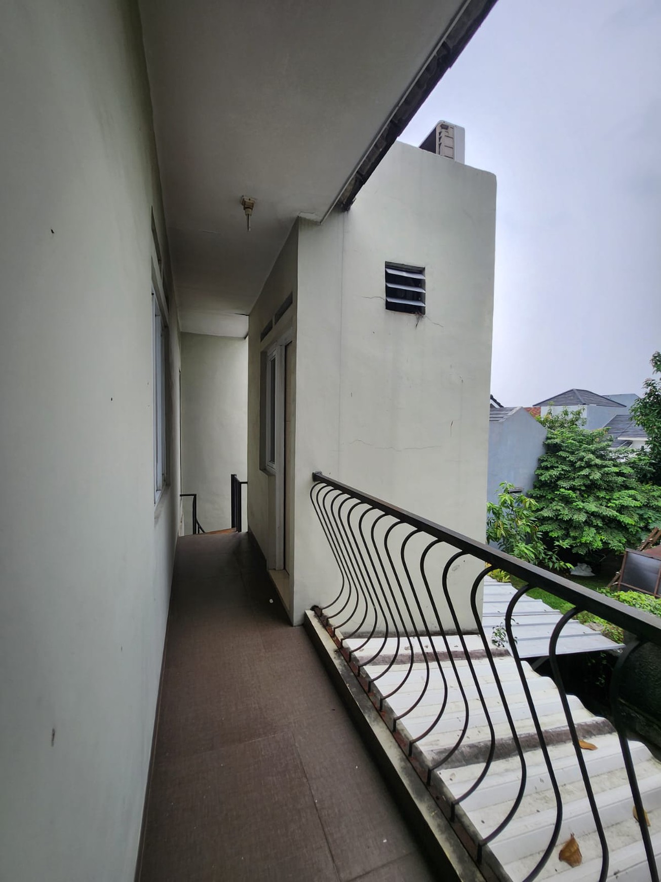 Rumah minimalis bagus, kemanan 24 Jam Lokasi strategis dekat ST. Sudimara