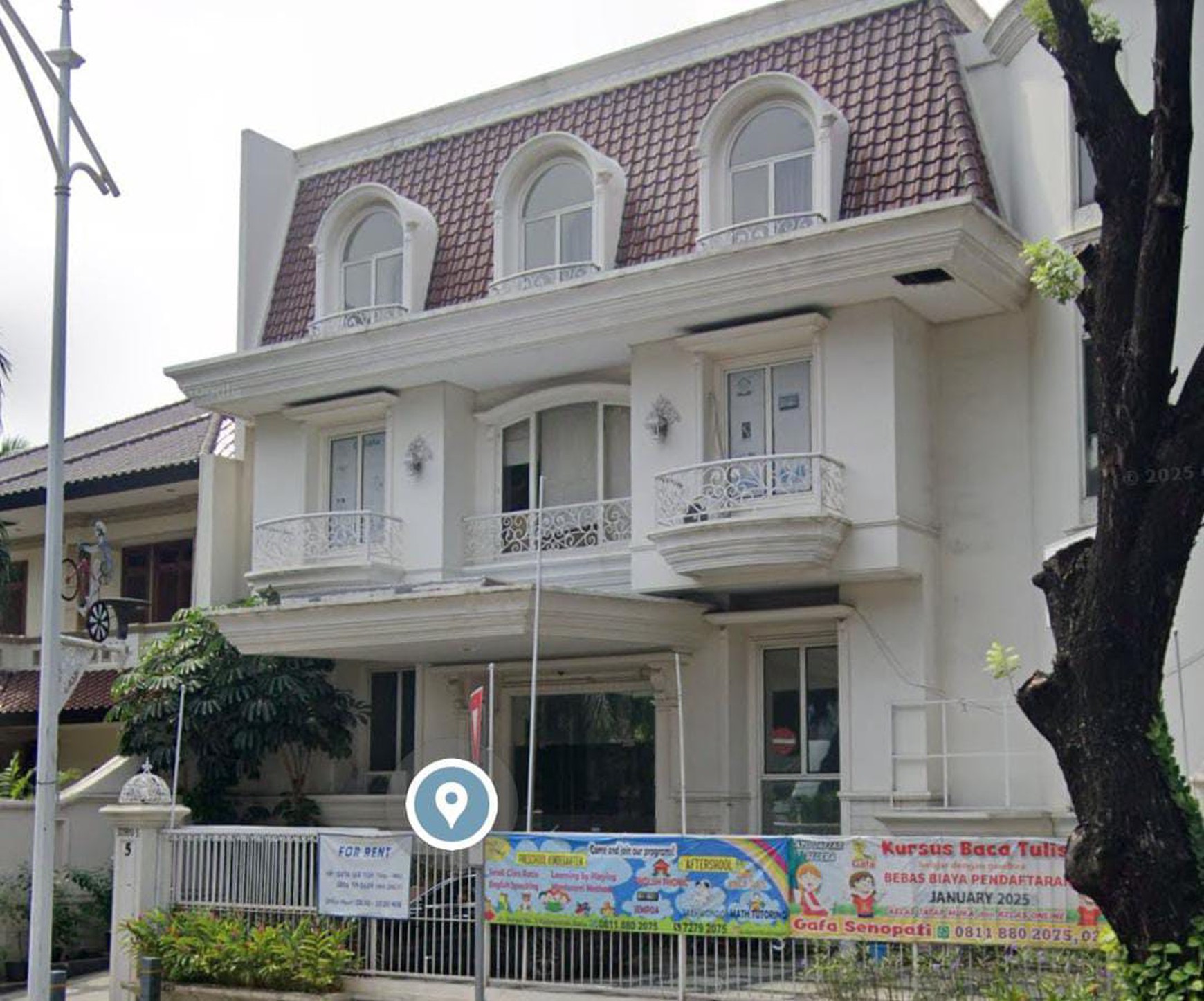 Gedung Lantai 1 Disewakan Lokasi Exclusive di Kebayoran Baru