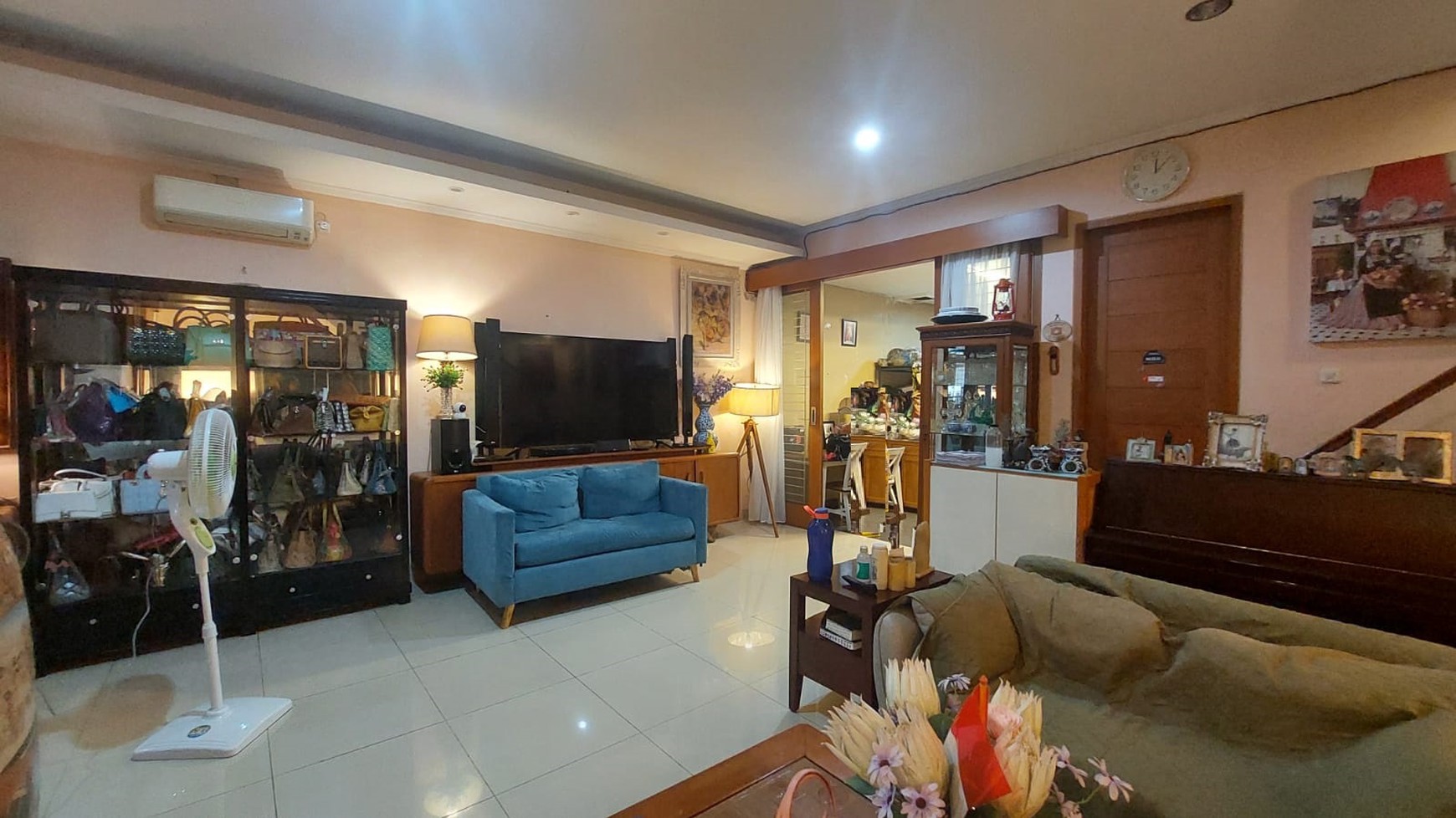 Rumah 2 Lantai, siap Huni, di dalam komplek Cireundeu