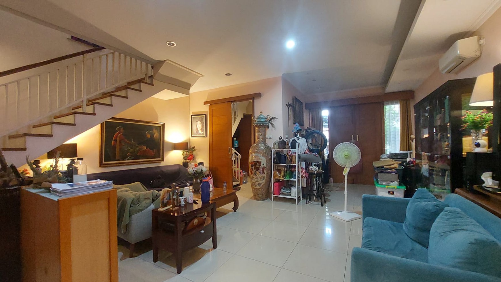 Rumah 2 Lantai, siap Huni, di dalam komplek Cireundeu