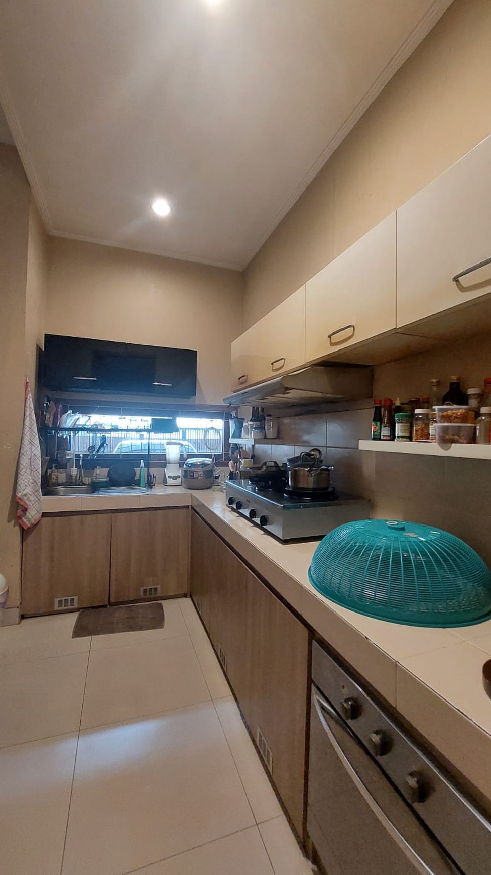 Rumah 2 Lantai, siap Huni, di dalam komplek Cireundeu