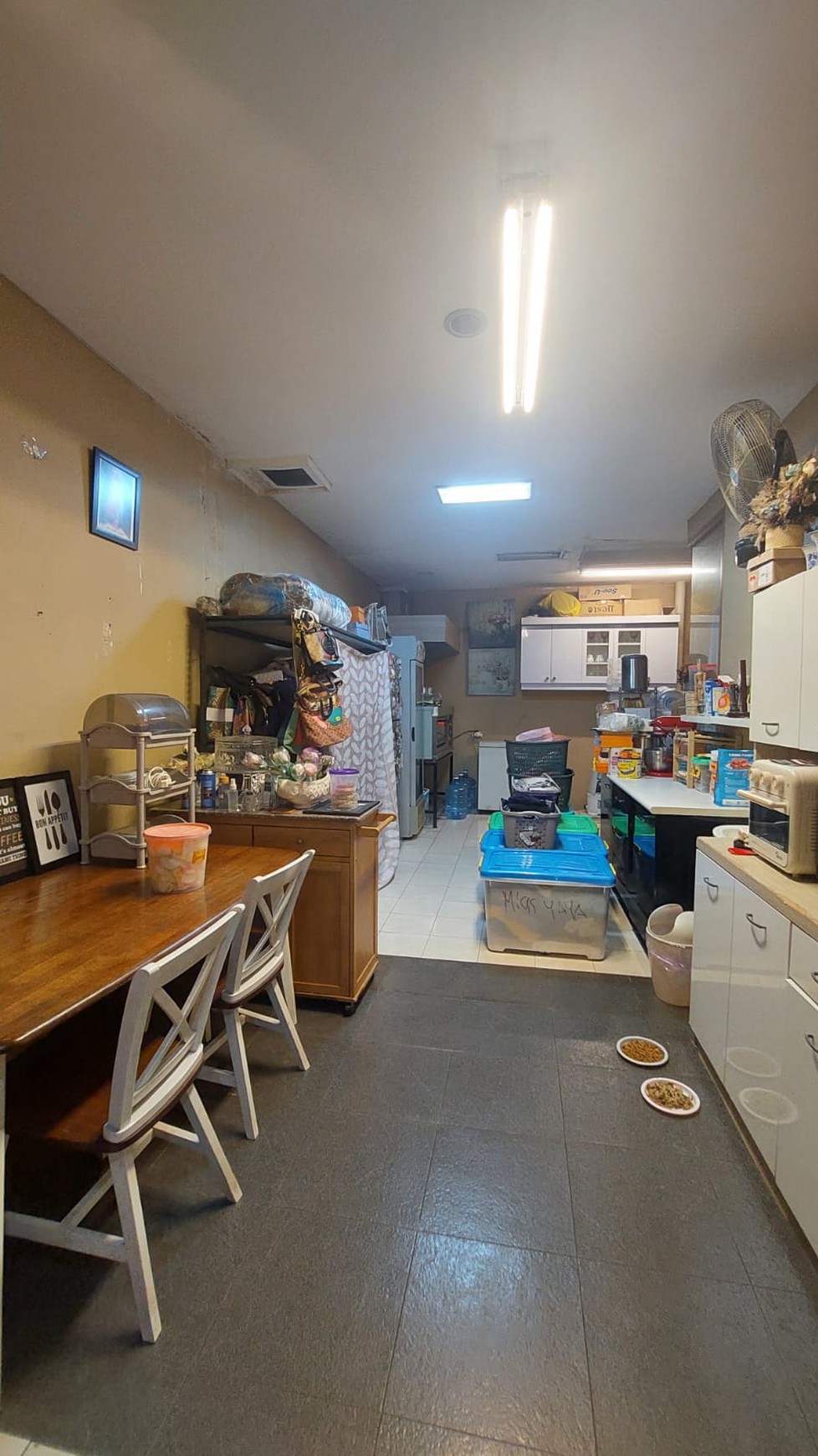 Rumah 2 Lantai, siap Huni, di dalam komplek Cireundeu