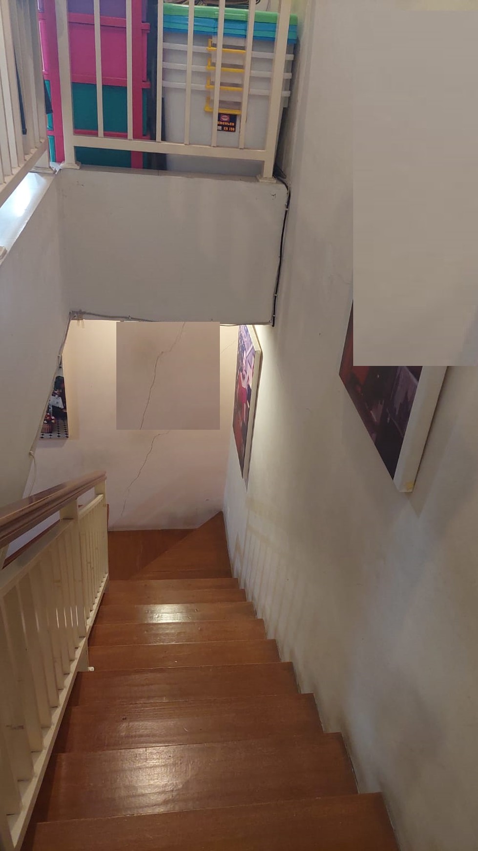 Rumah 2 Lantai, siap Huni, di dalam komplek Cireundeu